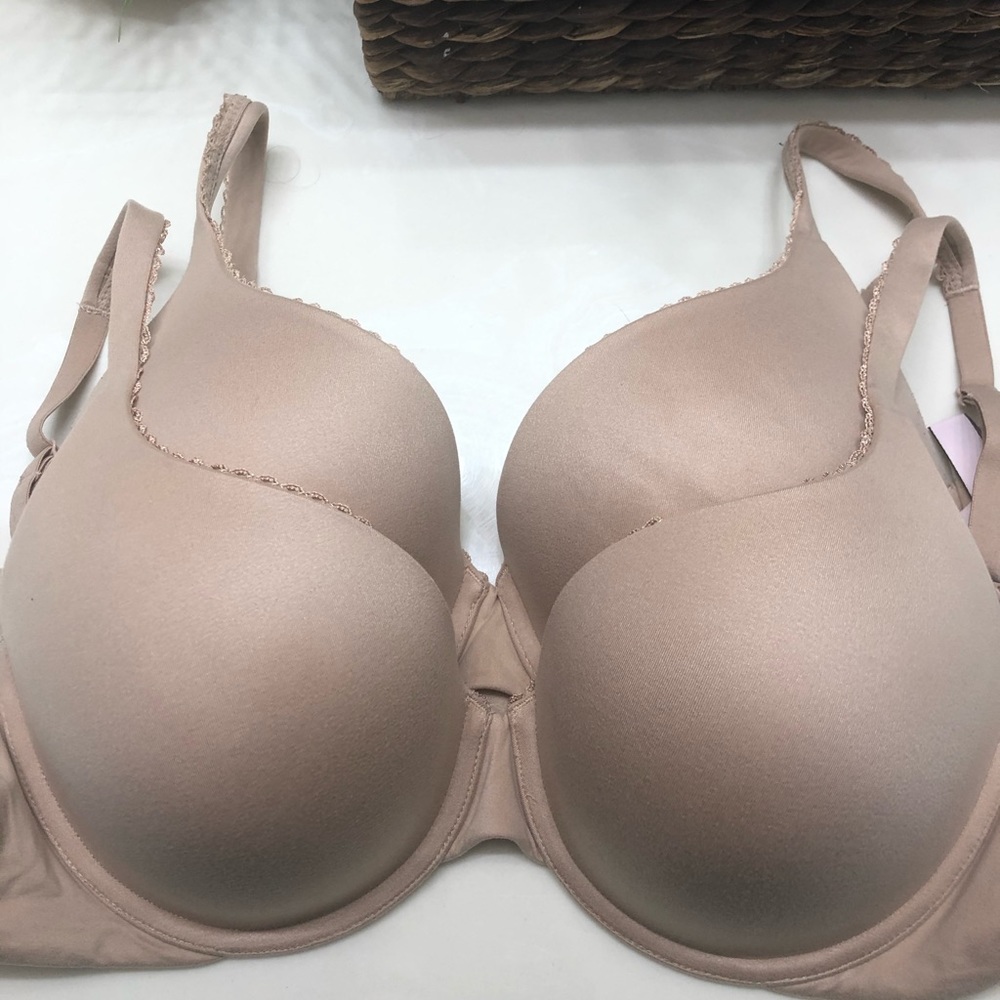 2 Victoria’s Secret Body by Victoria bras 34DD